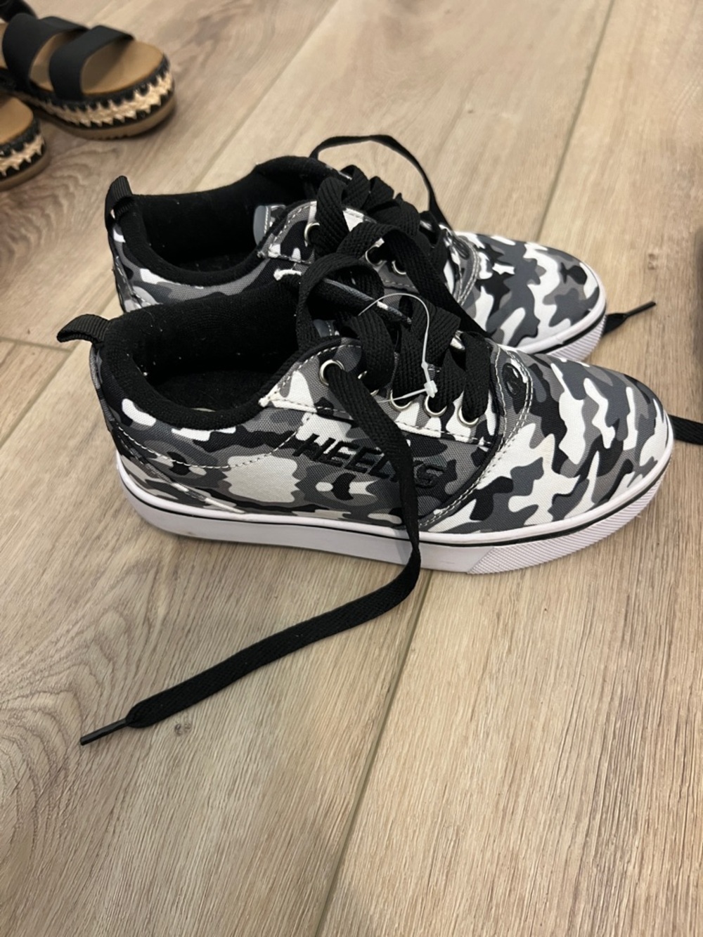 Heelys Kids Black & Gray Camo Lace-Up Sneakers